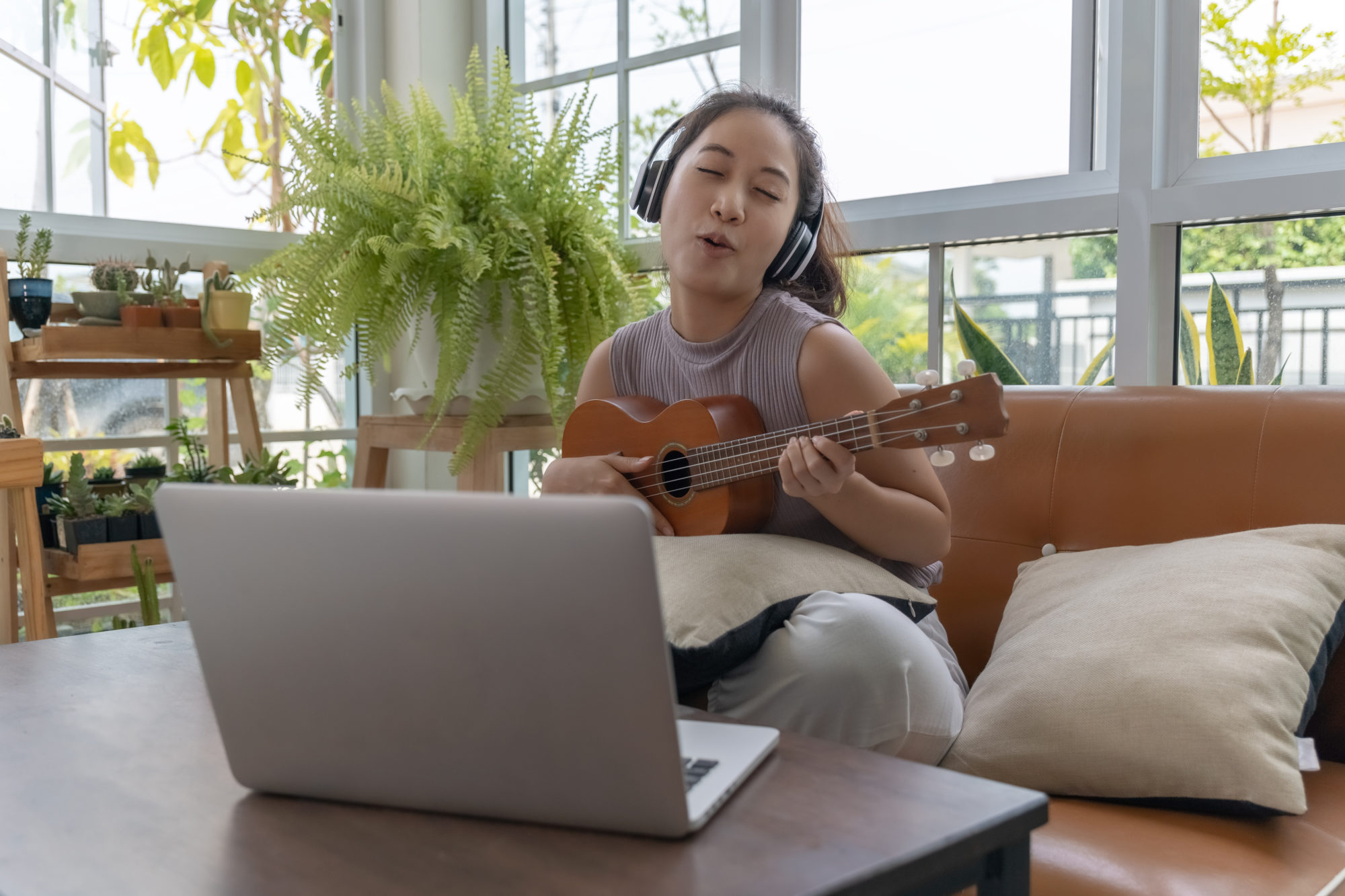 Portrait,Of,Beautiful,Young,Asian,Woman,Is,Playing,Ukulele,At - 100.7 & 105.5 BOB FM