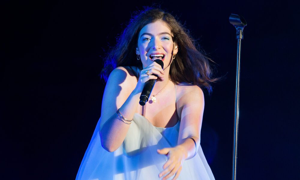 Lorde covers talking heads "take me to the river"